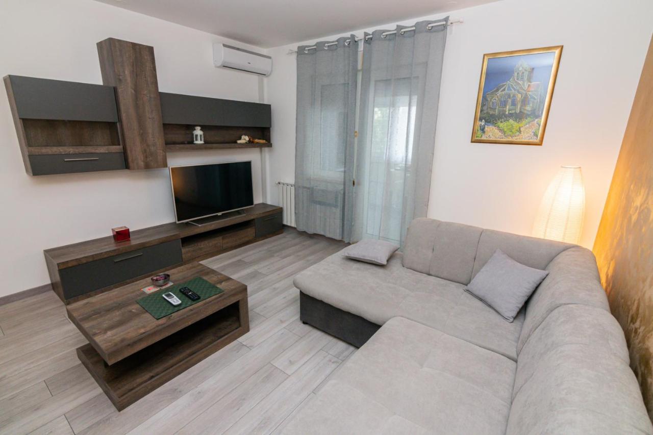 Apartment Nevera Fiume Esterno foto